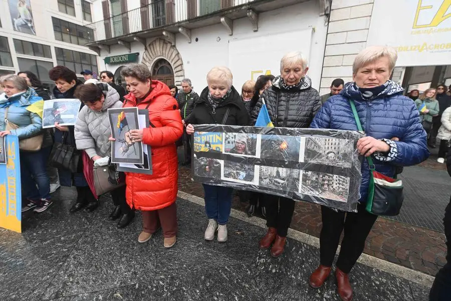 CRONACA BRESCIA PIAZZA MERCATO MANIFESTAZIONE PER L'UCRAINA PER CARINI 23-02-2025 MARCO ORTOGNI NEW EDEN GROUP