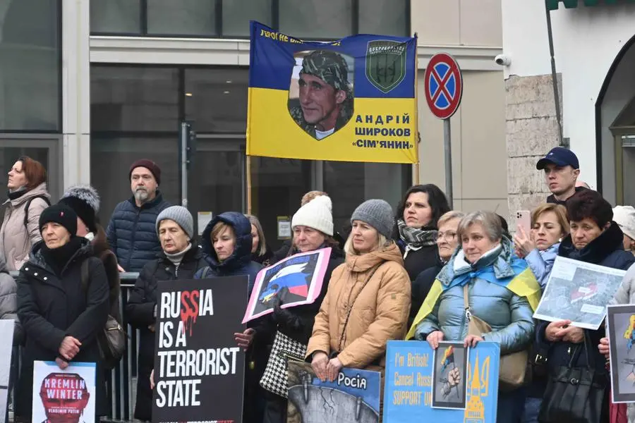 CRONACA BRESCIA PIAZZA MERCATO MANIFESTAZIONE PER L'UCRAINA PER CARINI 23-02-2025 MARCO ORTOGNI NEW EDEN GROUP