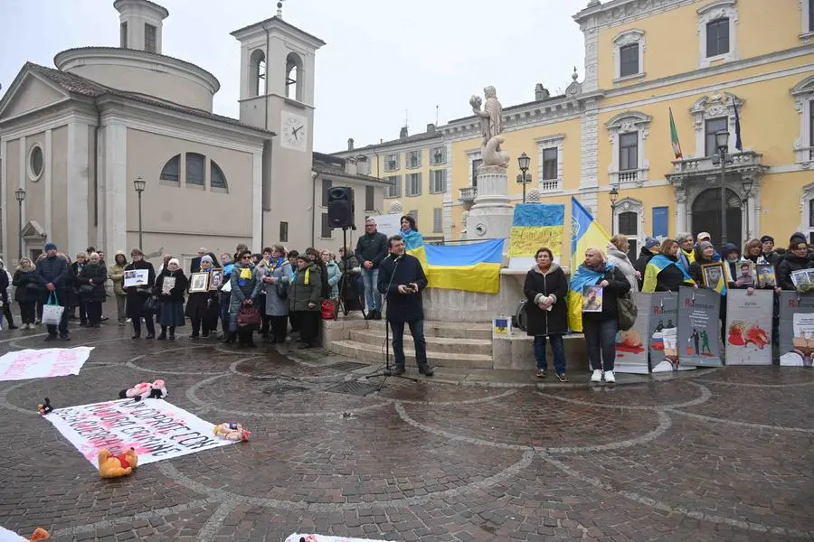 CRONACA BRESCIA PIAZZA MERCATO MANIFESTAZIONE PER L'UCRAINA PER CARINI 23-02-2025 MARCO ORTOGNI NEW EDEN GROUP