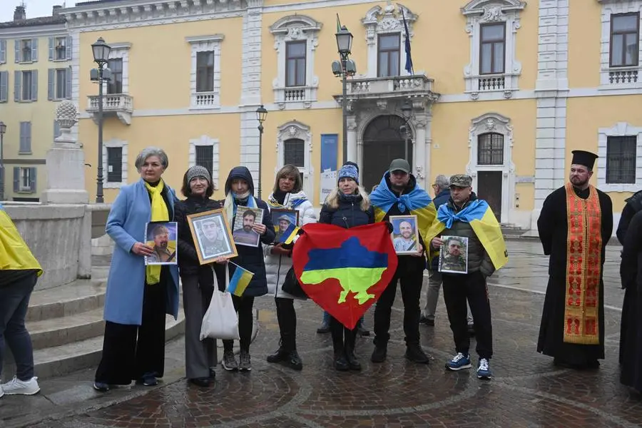 CRONACA BRESCIA PIAZZA MERCATO MANIFESTAZIONE PER L'UCRAINA PER CARINI 23-02-2025 MARCO ORTOGNI NEW EDEN GROUP