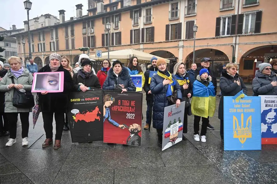 CRONACA BRESCIA PIAZZA MERCATO MANIFESTAZIONE PER L'UCRAINA PER CARINI 23-02-2025 MARCO ORTOGNI NEW EDEN GROUP