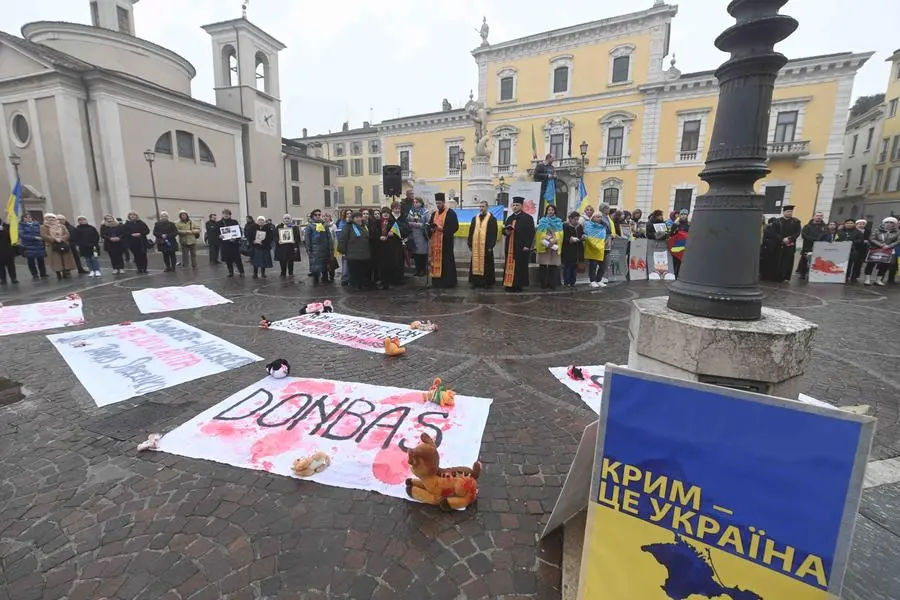 CRONACA BRESCIA PIAZZA MERCATO MANIFESTAZIONE PER L'UCRAINA PER CARINI 23-02-2025 MARCO ORTOGNI NEW EDEN GROUP