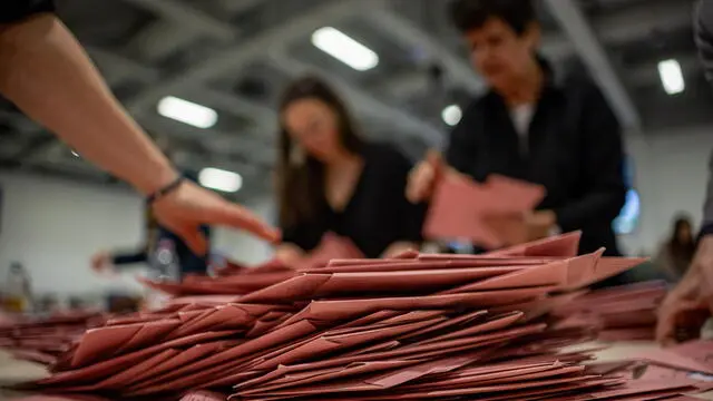 epa11918503 Election assistants prepare the vote count of postal ballots for the federal elections, in Berlin, Germany, 23 February 2025. About 60 million people are eligible to vote in the German elections for a new federal parliament, the 21st Bundestag. EPA/MARTIN DIVISEK