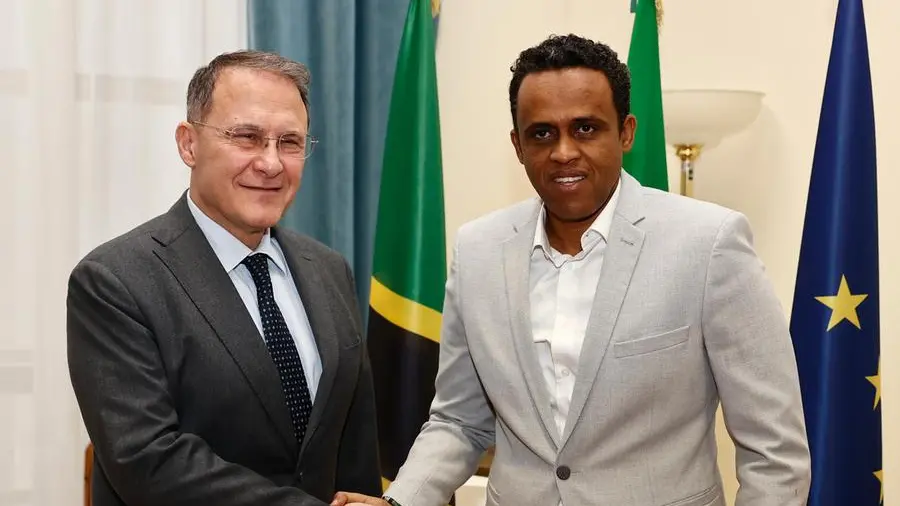 Il viceministro della Cooperazione internazionale Edmondo Cirielli con il ministro dell'Agricoltura della Tanzania Hussein M Basche - Foto X Farnesina