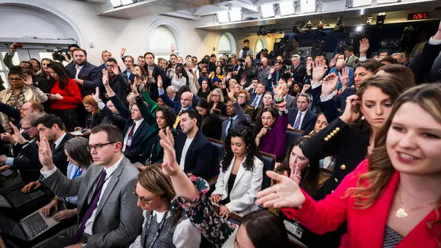 epa11858988 Members of the media listen to US President Donald Trump's Press Secretary Karoline Leavitt during her first press briefing in the briefing room of the White House in Washington, DC, USA, 28 January 2025. Leavitt answered questions about the president's executive actions and his administration's freeze on federal aid. EPA/JIM LO SCALZO