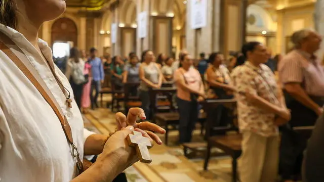 epa11918754 People attend a mass for the health of Pope Francis at the Metropolitan Cathedral in Buenos Aires, Argentina, 23 February 2025. EPA/JUAN IGNACIO RONCORO