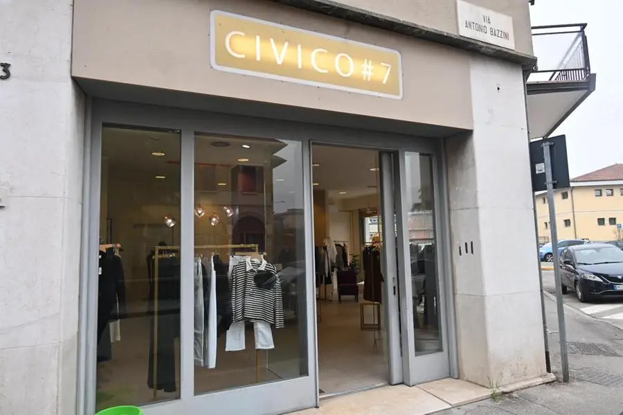 La spaccata al Civico 7 in città