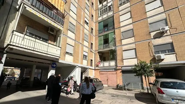 La casa dove una bambina di 9 mesi è morta sbranata da un pitbull nella sua abitazione, Acerra (Napoli), 16 febbraio 2025. ANSA/ CESARE ABBATE