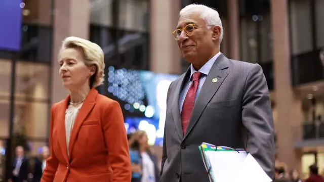 epa11784353 European Council President Antonio Costa (R) and European Commission President Ursula von der Leyen attend a news conference during EU-Western Balkans Summit in Brussels, Belgium, 18 December 2024. EU and Western Balkans leaders are meeting in Brussels to discuss strengthening regional cooperation and partnerships. EPA/OLIVIER HOSLET