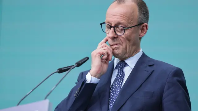 epa11921385 Chairman of Germany's Christian Democratic Union (CDU) Friedrich Merz attends news conference after a party leadership meeting of the Christian Democratic Union (CDU) at the party's headquarters the Konrad-Adenauer-Haus in Berlin, Germany, 24 February 2025. Germany held its federal elections on 23 February. EPA/HANNIBAL HANSCHKE