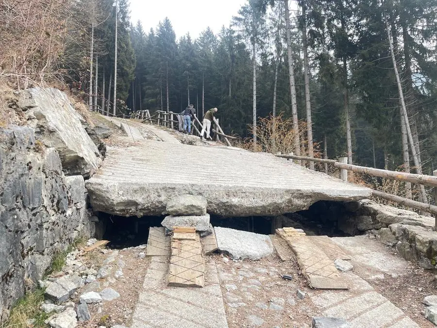 La strada che porta al Lago di Lova non è in pessime condizioni