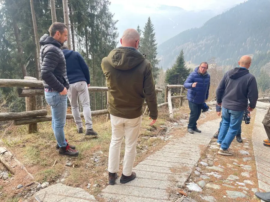 La strada che porta al Lago di Lova non è in pessime condizioni