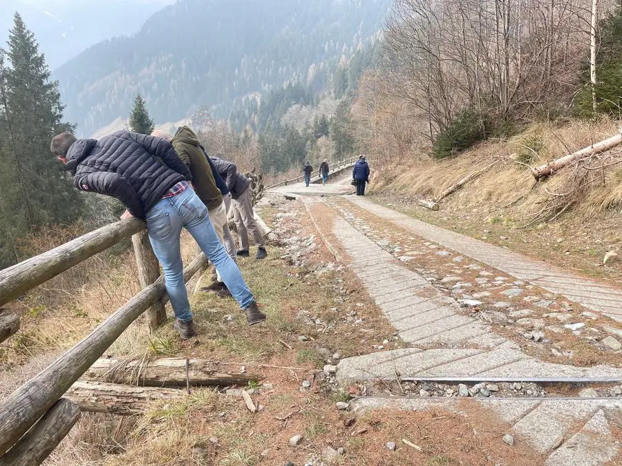 La strada che porta al Lago di Lova non è in pessime condizioni