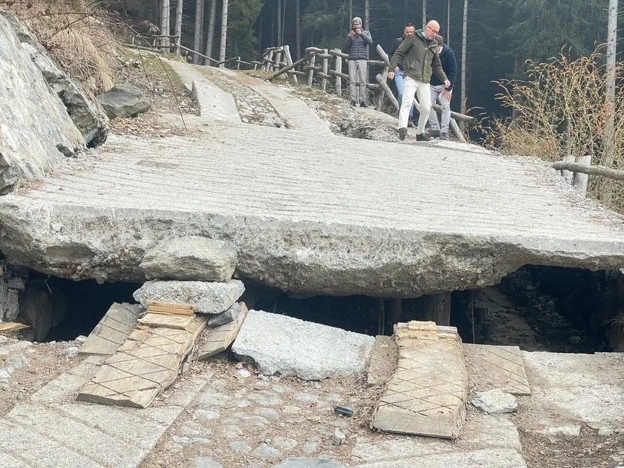 La strada che porta al Lago di Lova non è in pessime condizioni