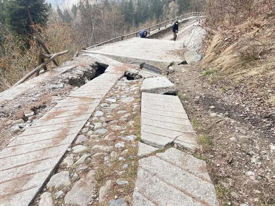 La strada che porta al Lago di Lova non è in pessime condizioni