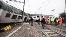 Le carrozze accartocciate dopo lo scontro: era il 25 gennaio 2018 - Foto Ansa © www.giornaledibrescia.it