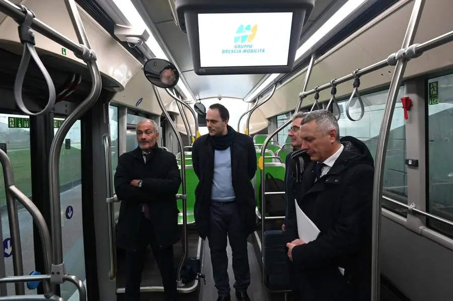 CRONACA BRESCIA PRESENTAZIONE NUOVI AUTOBUS ELETTRICI DI BRESCIA TRASPORTI REDAZIONE CRONACA 25-02-2025 GABRIELE STRADA NEW EDEN GROUP