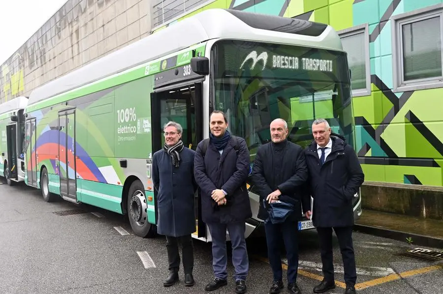 CRONACA BRESCIA PRESENTAZIONE NUOVI AUTOBUS ELETTRICI DI BRESCIA TRASPORTI REDAZIONE CRONACA 25-02-2025 GABRIELE STRADA NEW EDEN GROUP