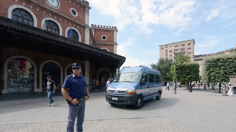 Polizia in stazione - Foto © www.giornaledibrescia.it