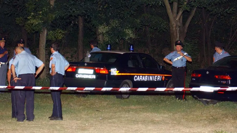 I carabinieri a Roncadelle, teatro di una sparatoria nel luglio 2003 © www.giornaledibrescia.it