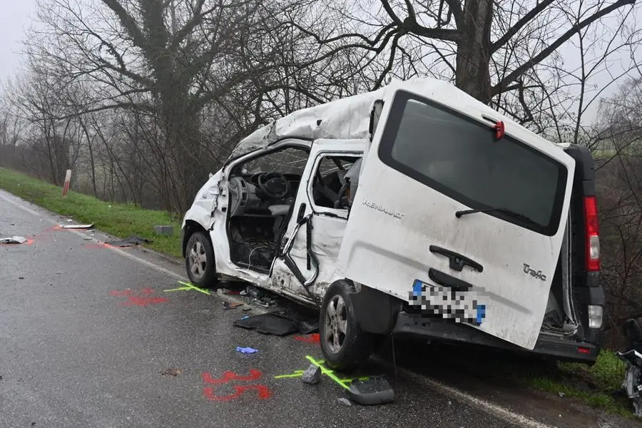 Incidente mortale a Fiesse: scontro camion-furgone