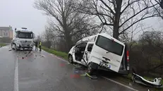 Incidente mortale a Fiesse: scontro camion-furgone