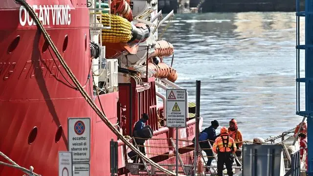 Attraccata a ponte Colombo la Ocean Viking la nave che aveva salvato davanti 83 migranti su un barcone davanti alle coste libiche. Genova, 24 gennaio 2025. ANSA/LUCA ZENNARO