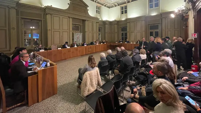 Revocata la cittadinanza a Mussolini, il Consiglio comunale a Salò