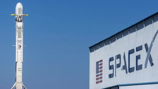 epa11926625 The NASA's Nova-C lunar lander, part of the Intuitive Machines IM-2 mission, on a SpaceX Falcon 9 rocket, is docked at the Kennedy Space Center Launch Complex 39A as part of its launch preparations at the Kennedy Space Center in Florida, USA, 26 February 2025. As part of NASA's CLPS (Commercial Lunar Payload Services) initiative and Artemis campaign, SpaceX Falcon 9 will launch Intuitive Machines' second lunar lander to the Moon's surface. EPA/CRISTOBAL HERRERA-ULASHKEVICH