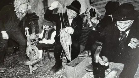 I «maschèr» si occupano dei mestieri umili tradizionali