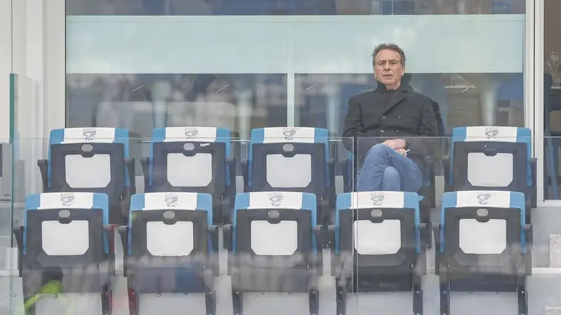 Massimo Cellino in «preghiera» nell'ultima sfida con il Südtirol - Foto New Reporter Nicoli © www.giornaledibrescia.it