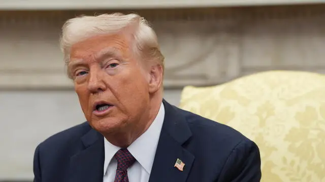 epa11928578 US President Donald J Trump meets British Prime Minister Keir Starmer (not pictured) in the Oval Office of the White House in Washington, DC, USA, 27 February 2025. EPA/CHRIS KLEPONIS / POOL