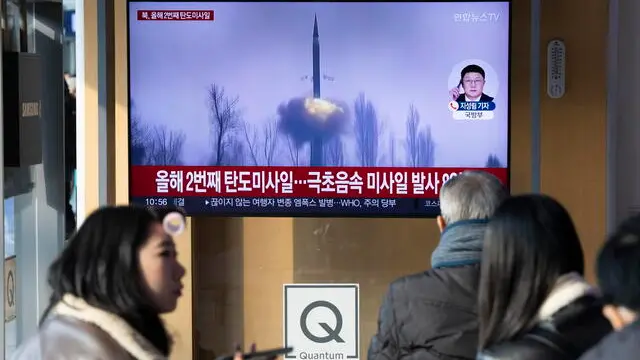 epa11822763 People watch the news at a station in Seoul, South Korea, 14 January 2025. According to South Korea's Joint Chiefs of Staff (JCS), North Korea launched several Ballistic Missile into the East Sea on 14 January. EPA/JEON HEON-KYUN