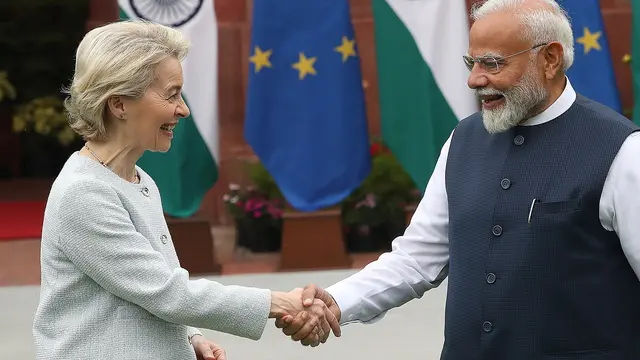 epa11929319 European Commission President Ursula von der Leyen is welcomed by Indian Prime Minister Narendra Modi prior to a meeting at Hyderabad House in New Delhi, India, 28 February 2025. Von der Leyen is on a two-day visit to India to meet senior government officials and politicians. EPA/HARISH TYAGI