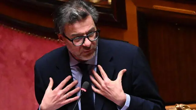 Il ministro Giancarlo Giorgetti nel corso del question time al Senato, Roma 13 febbraio 2025. ANSA/MAURIZIO BRAMBATTI