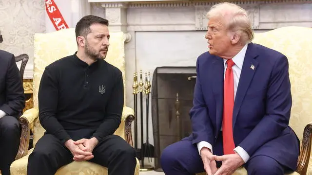 epa11930657 US President Donald Trump (R) meets with Ukrainian President Volodymyr Zelensky (L) in the Oval Office of the White House in Washington, DC, USA, 28 February 2025. Zelensky is in Washington to sign the framework of a deal, pushed by President Trump, to share Ukraines’s mineral wealth with the US. EPA/JIM LO SCALZO / POOL