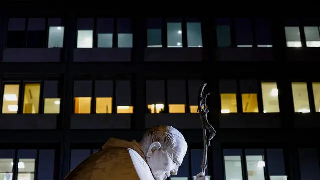 Statue of John Paul II at the entrance to the Gemelli Hospital, where Pope Francis is hospitalized, in Rome, Italy, 28 February 2025. Pope Francis was admitted to the Agostino Gemelli Hospital in Rome on February 14 due to a respiratory tract infection. ANSA/FABIO FRUSTACI