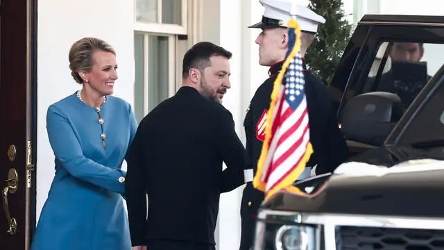 epa11930924 Ukrainian President Volodymyr Zelensky (C) departs the West Wing of the White House after a contentious meeting with US President Donald Trump in the Oval Office in Washington, DC, USA, 28 February 2025. Zelensky was in Washington with the hopes of signing a framework of a ceasefire deal being pushed by President Trump, that would share Ukraine's mineral wealth with the US, but a planned joint press conference with Trump and Zelensky was canceled after the Oval Office meeting. EPA/JIM LO SCALZO / POOL