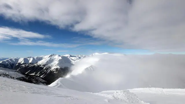 epa10452775 A general view of Polish Tatra mountains on Kasprowy Wierch, near Zakopane, Poland, 07 February 2023. After consultations with TOPR rescuers, the authorities of the Tatra National Park (TPN) decided to open most tourist and ski trails. The avalanche risk has dropped from the fourth to the third degree. EPA/Grzegorz Momot POLAND OUT