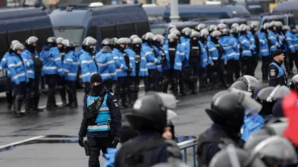 epa11933003 Romanian riot-policemen guards the scene during a protest organized by ultra-nationalist party Alliance for the Union of Romanians (AUR), against the cancellation of the first round of presidential elections in front of the government headquarters in Bucharest, Romania, 01 March 2025. AUR party and independent presidential candidate Calin Georgescu (not pictured) called for their supporters to join the protest in response to the Romanian Constitutional Court's (CCR) decision to annul the presidential elections held in December 2024, demanding the reversal of the CCR's ruling and the continuation of the second round of the presidential elections. Romanians will vote again for the first round of presidential elections on 04 May 2025. EPA/ROBERT GHEMENT