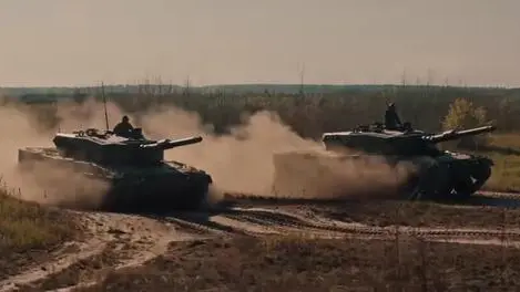 Il comandante delle Forze armate ucraine Valeriy Zaluzhny ha pubblicato un video su Telegram che lascia intendere l'inizio della controffensiva: il filmato mostra i soldati ucraini che si preparano alla battaglia, recitando una preghiera. "È ora di riprenderci ciò che è nostro", ha detto Zaluzhny. Intanto il segretario del Consiglio nazionale di sicurezza Oleksy Danilov, che fa parte del gabinetto di guerra, ha dichiarato alla Bbc che l'Ucraina è pronta a lanciare la controffensiva e ha sottolineato che il governo ucraino non ha "il diritto di sbagliare" sulla decisione perché è una "opportunità storica che non si può perdere". ANSA/US FORZE ARMATE UCRAINA +++ NO SALES, EDITORIAL USE ONLY +++ NPK +++