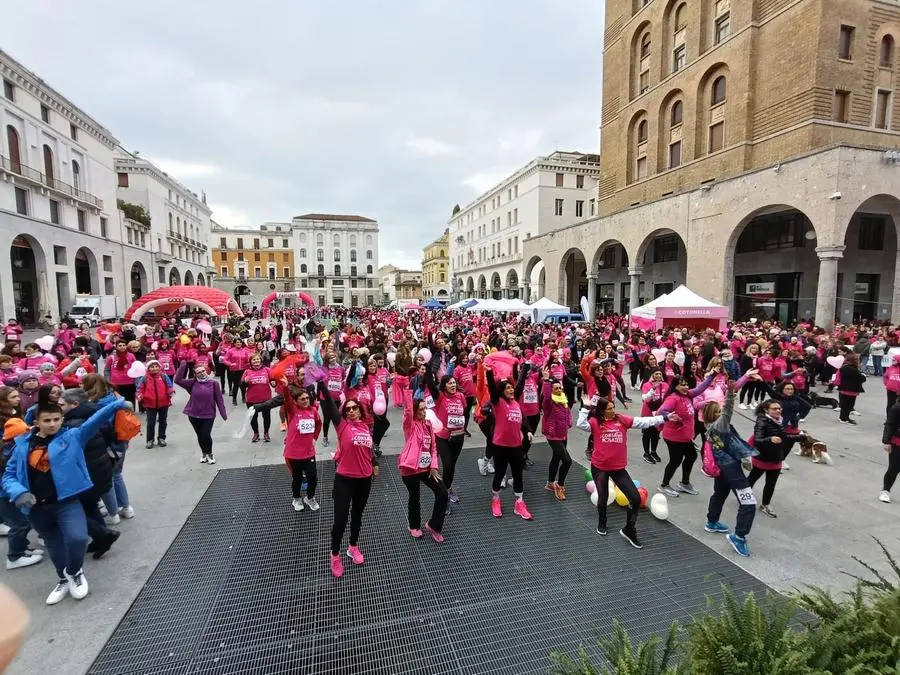 Corsa Rosa 2025, in centinaia in centro a Brescia