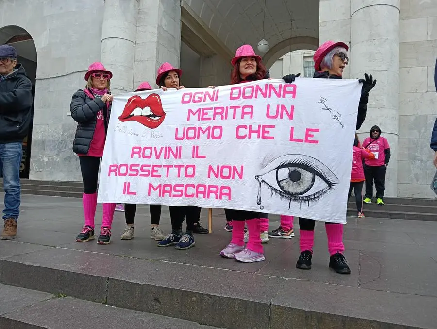 Corsa Rosa 2025, in centinaia in centro a Brescia