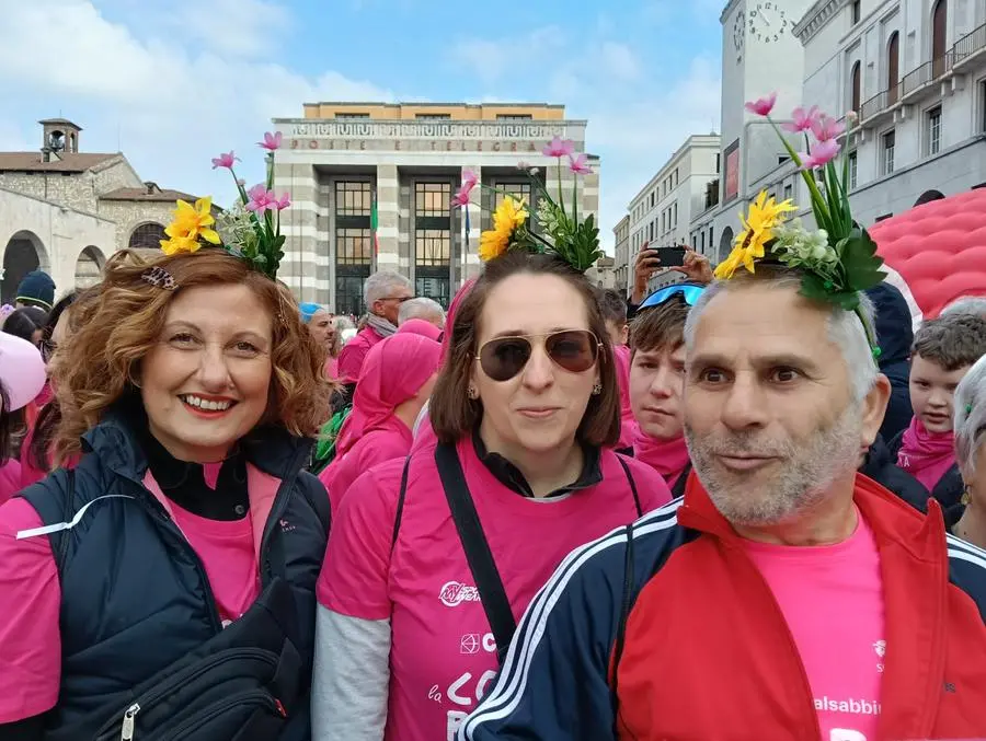 Corsa Rosa 2025, in centinaia in centro a Brescia