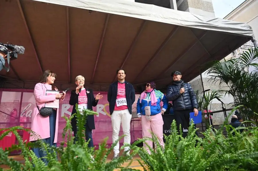 Corsa Rosa 2025, in centinaia in centro a Brescia