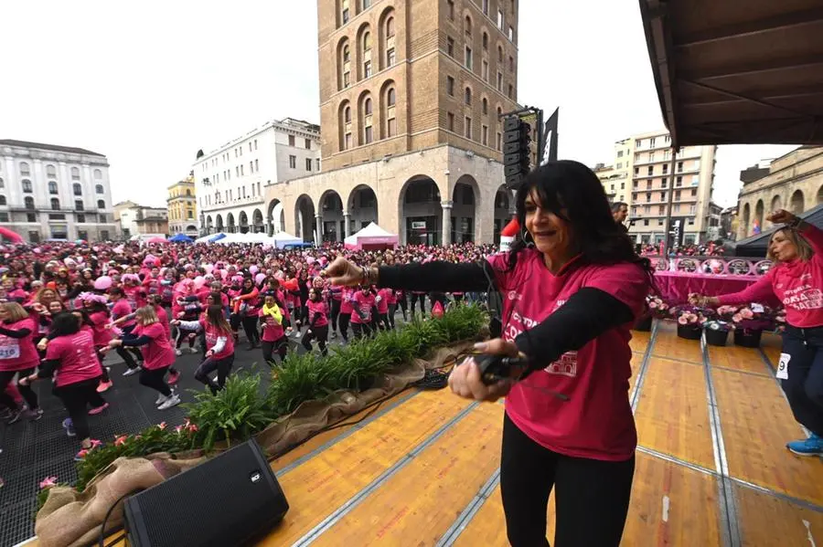 Corsa Rosa 2025, in centinaia in centro a Brescia