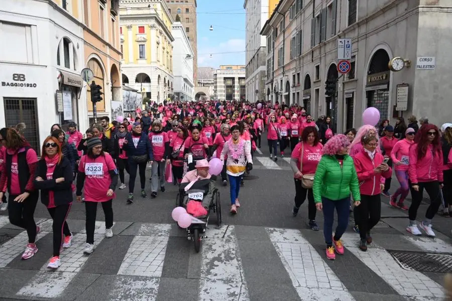 Corsa Rosa 2025, in centinaia in centro a Brescia