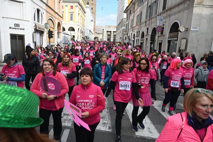 Corsa Rosa 2025, in centinaia in centro a Brescia