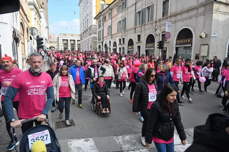 Corsa Rosa 2025, in centinaia in centro a Brescia