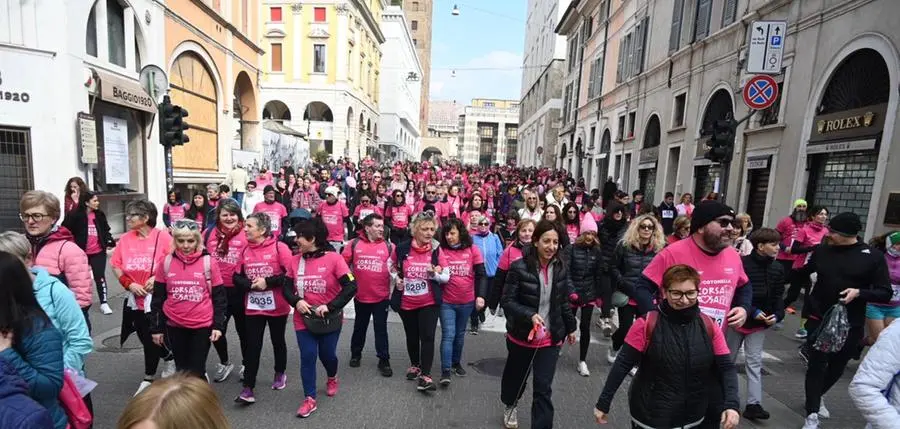 Corsa Rosa 2025, in centinaia in centro a Brescia